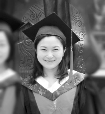 美麗青島嫚成中國首位國學博士 武漢大學畢業(yè)