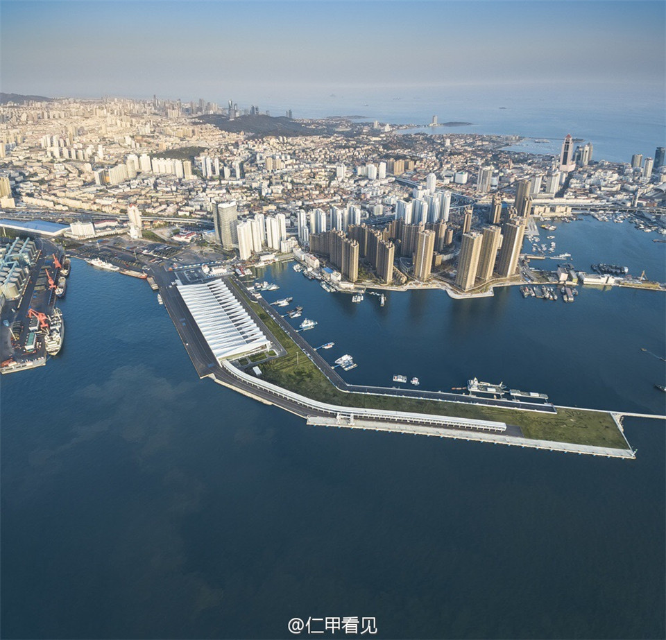 航拍青島新地標郵輪母港 大氣磅礴比肩世界名港