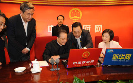 溫家寶進(jìn)入中國政府網(wǎng)訪談室