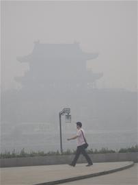 村民燒秸桿致湖北多地百余輛汽車(chē)相撞(組圖)