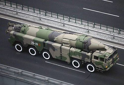 中國東風(fēng)-21C導(dǎo)彈在2009年的國慶閱兵中對外正式亮相。