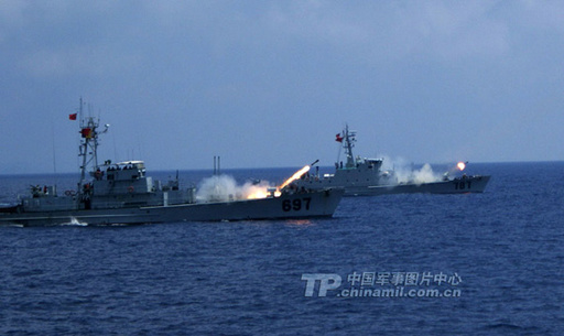 資料圖：南海艦隊(duì)艦艇進(jìn)行反潛演練。