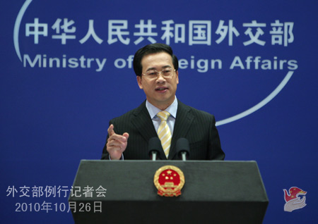 2010年10月26日，外交部發(fā)言人馬朝旭主持例行記者會(huì)。