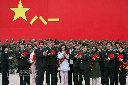 黑龍江省軍區(qū)邊防某團(tuán)，開展評選“十佳軍嫂”和“十佳優(yōu)秀軍人家庭”活動(dòng)。