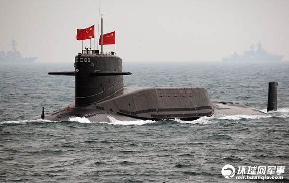 2009年4月23日，在中國(guó)人民解放軍海軍成軍60周年儀式上的中國(guó)海軍092戰(zhàn)略核潛艇