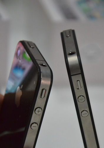 iphone4s開售，青島iphone4s真機實拍，銷售員介紹iphone4s套餐及辦理方法