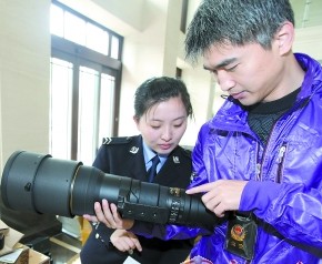 走私的還有單價近7萬元的尼康600mm定焦專業(yè)鏡頭。