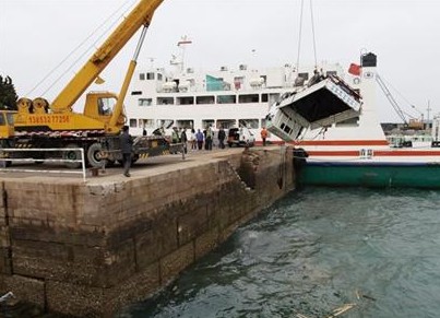 凱立德導航把車導進大海