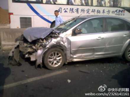 膠州灣高速車禍現場