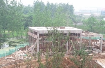 小區(qū)內(nèi)在建垃圾站