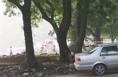 青島嶗山景區(qū)怨聲載道 特權(quán)車隨意進(jìn)三無(wú)產(chǎn)品充山貨