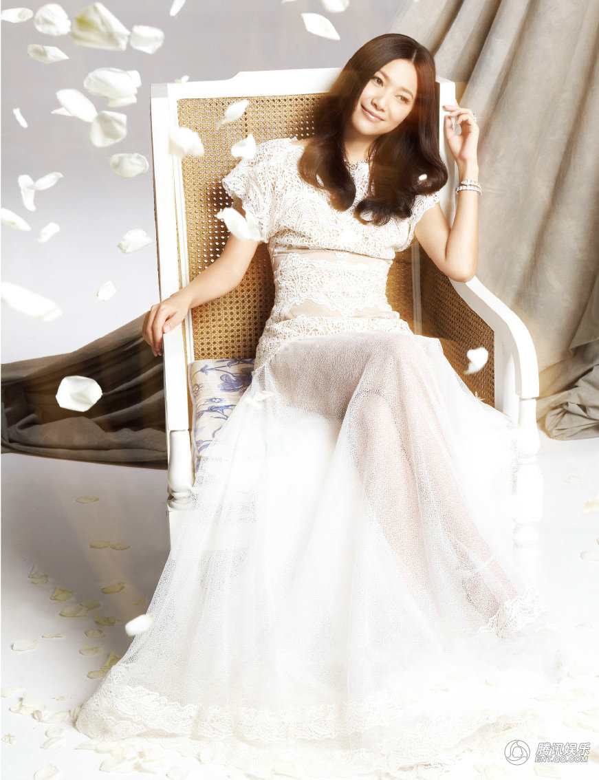 徐靜蕾高清婚紗寫真曝光 早前被傳與黃立行結(jié)婚 徐靜蕾高清婚紗寫真曝光 早前被傳與黃立行結(jié)婚