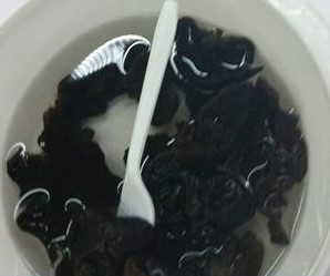 沃爾瑪一級黑木耳一泡變白 樂天馬特價(jià)格欺詐