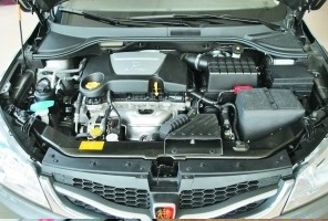 有車主投訴榮威350手動擋變速箱有異響，具體表現(xiàn)在怠速時中控臺有“噠噠”的輕微異響，汽車啟動后明顯能聽到“噠噠”聲