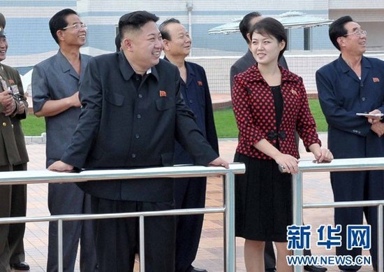 這張朝中社7月25日提供的照片顯示，朝鮮最高領(lǐng)導(dǎo)人金正恩元帥7月24日在平壤視察綾羅人民游樂園。