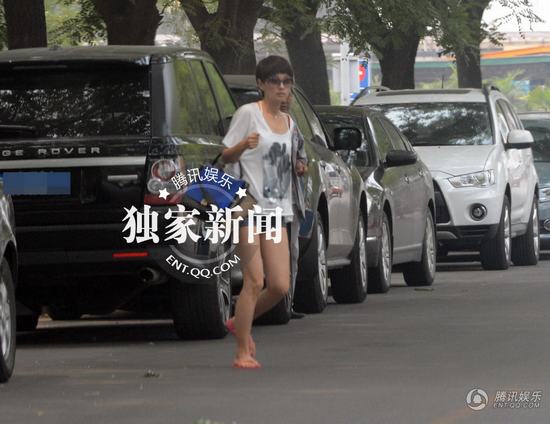 江珊約見(jiàn)馬伊琍開(kāi)心大笑 兩女星成閨蜜