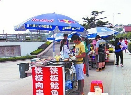 青島海水浴場衛(wèi)生條件差 價格亂設(shè)施不完善