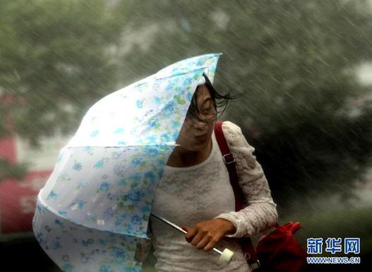 山東沿海地區(qū)受強臺風(fēng)布拉萬影響大風(fēng)暴雨