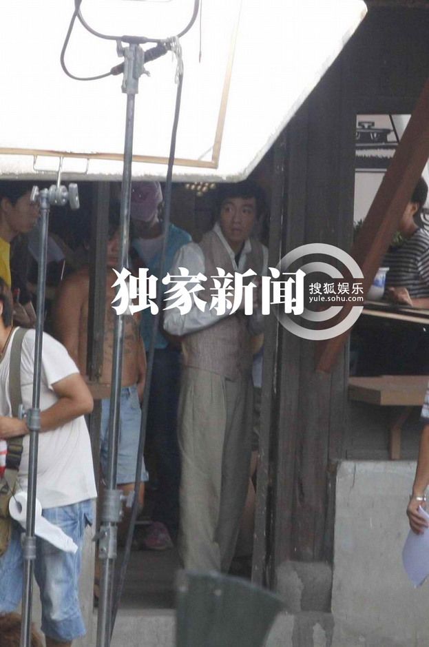 俞灝明穿彈力衣復出拍戲 《春天》片場正面照曝光