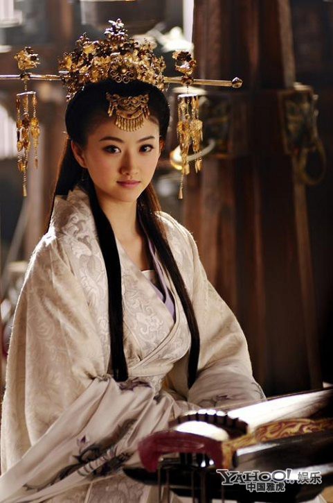 孫子大傳——景甜，本來景甜的美是甜美的小家碧玉，但是孫子大傳的造型做得大氣而古樸，效果反而比專門為景甜量身打造的戰(zhàn)國造型漂亮很多。