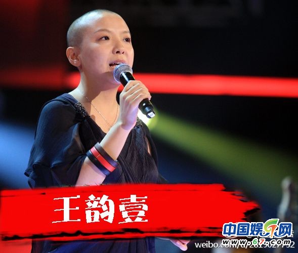 好聲音光頭美女王韻壹旗袍照曝光 曾長(zhǎng)發(fā)飄飄