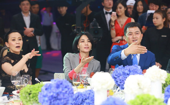 王菲李亞鵬慈善宴秀恩愛(ài) 天后再婚后性格大變