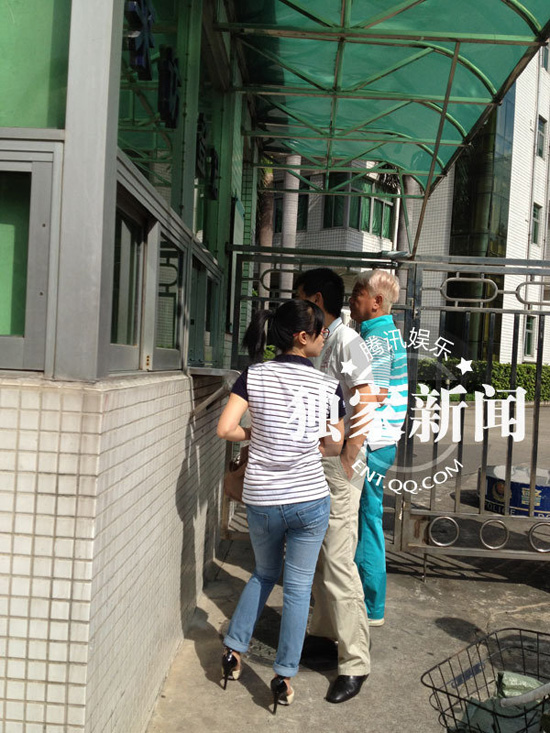 今日上午9點20分左右，陳百祥現(xiàn)身深圳市公安局經(jīng)濟犯罪偵查局