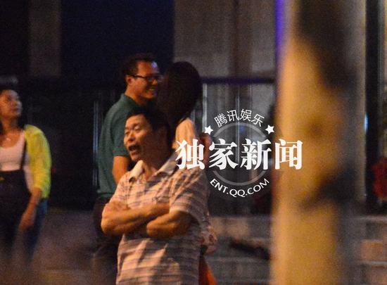 吳秀波桃花運(yùn)不斷 深夜會靚麗神秘女