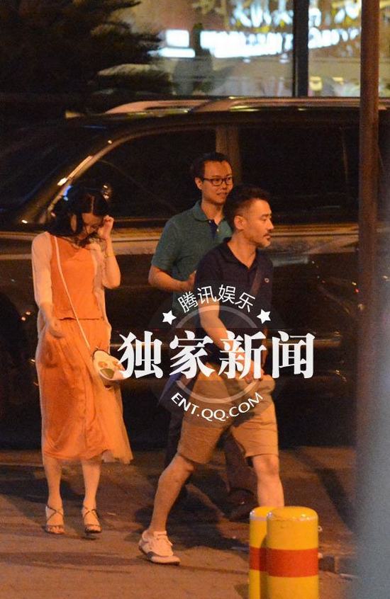 吳秀波桃花運(yùn)不斷 深夜會靚麗神秘女