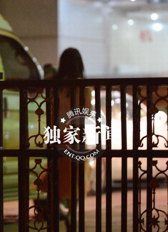 吳秀波桃花運(yùn)不斷 深夜會(huì)靚麗神秘女