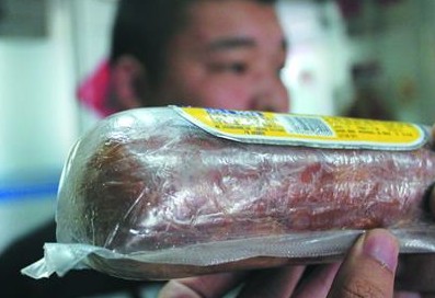 得利斯深海魚肉腸保質期內漲袋 散發(fā)難聞惡臭
