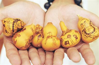 祖上家傳燙葫蘆絕活 一幅山水圖可賣(mài)萬(wàn)元