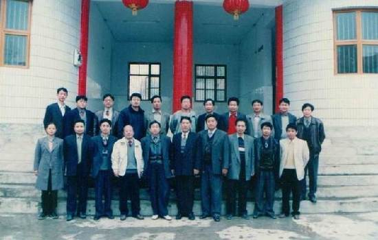 追記青島同安路小學(xué)校長王新華:用生命托起明天