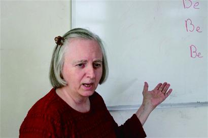 青島65歲女外教來青11年:和學生在一起很溫暖