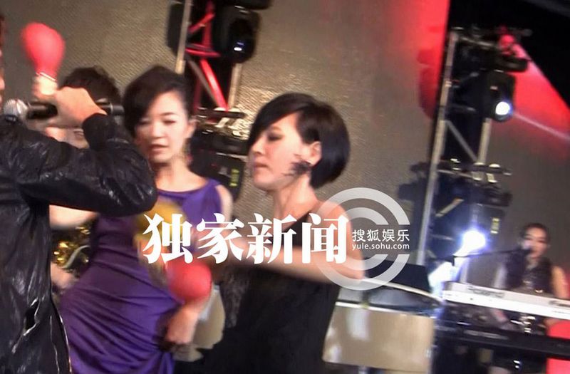 港臺大陸三地明星齊聚酒會(huì) 小S雷人熱舞high翻全場