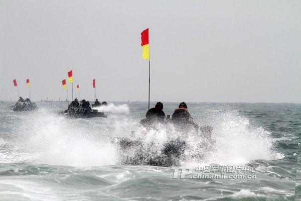 國(guó)防部公開暗示解放軍在必要時(shí)可選擇動(dòng)武(圖)