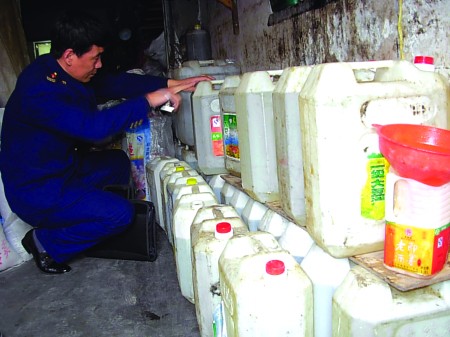 青島私收地溝油下月大限至 最高罰3萬(wàn)