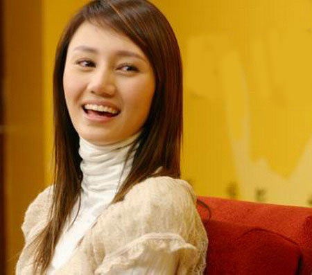女星掀開(kāi)劉海露額頭立刻變殘 甄嬛娘娘難逃宿命