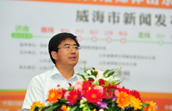 中共威海市委常委宣傳部長王亮介紹威海市實施鄉(xiāng)村文明行動以來的成績和經驗