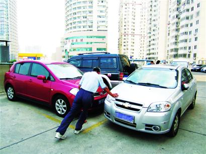 男子車(chē)位被占砸車(chē)泄憤 賠款5萬(wàn)獲刑3月
