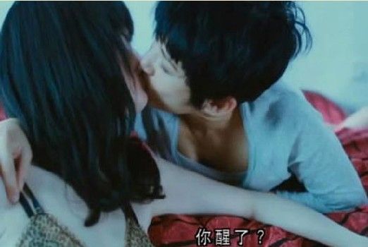 大齡女星愛(ài)演激情纏綿戲 真火爆
