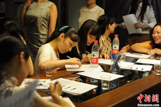 身家過(guò)億富豪組團(tuán)征婚 萬(wàn)名應(yīng)征女子環(huán)肥燕瘦