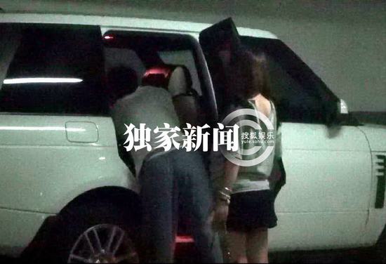 李小璐挺7個月大肚潮味足