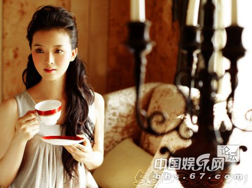 網(wǎng)曝王艷老公王志才傍富婆上位娶小三養(yǎng)眼 罕見結(jié)婚照曝光