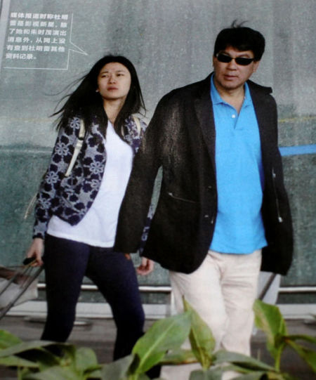 李若彤與富商男友親昵 男大女20歲 網(wǎng)友呼夢(mèng)碎