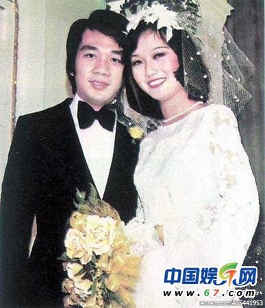 娛樂圈明星夫妻珍貴結(jié)婚照曝光