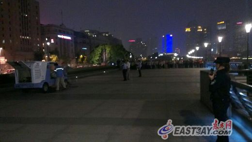 警方第一時間趕赴現(xiàn)場后，迅速拉起警戒線進(jìn)行勘查