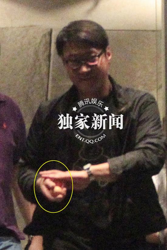 黎明與愛(ài)徒李治廷喝醉 北京千萬(wàn)元?jiǎng)e墅首曝光