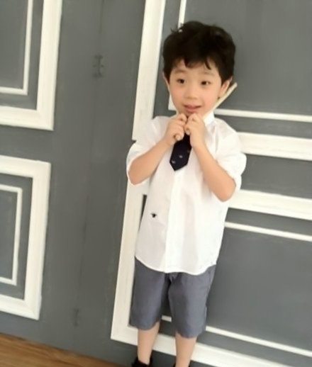 華少5歲兒子生活照曝光 妻子是我愛(ài)記歌詞編導(dǎo)