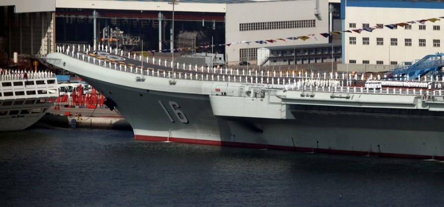 中國首艘航空母艦遼寧號正式交接入列